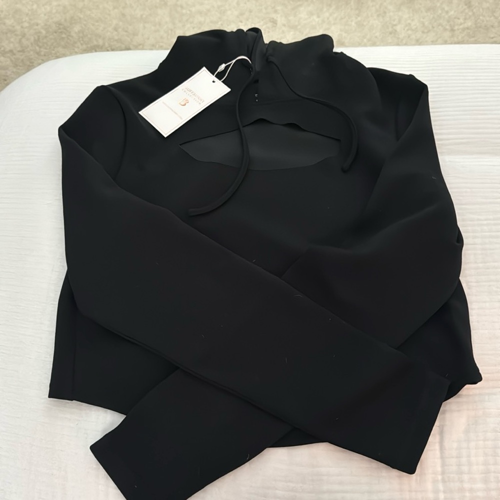 NWT Buff Bunny Cropped keyhole hoodie black size medium